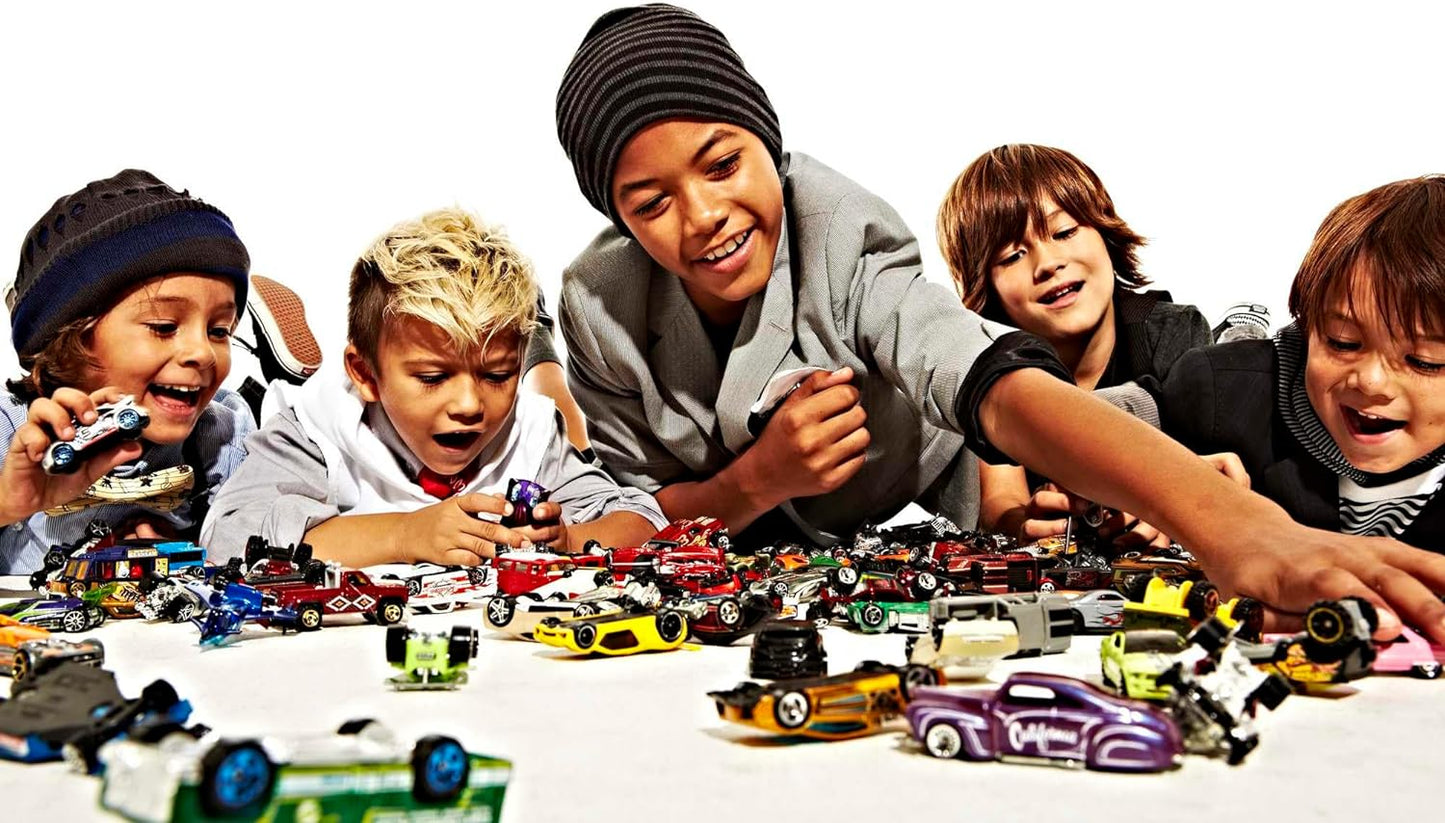 Hot Wheels 5-Car Pack of 1:64 Scale Vehicles, Colours and styles vary Gift for Collectors & Kids Ages 3 Years Old & Up